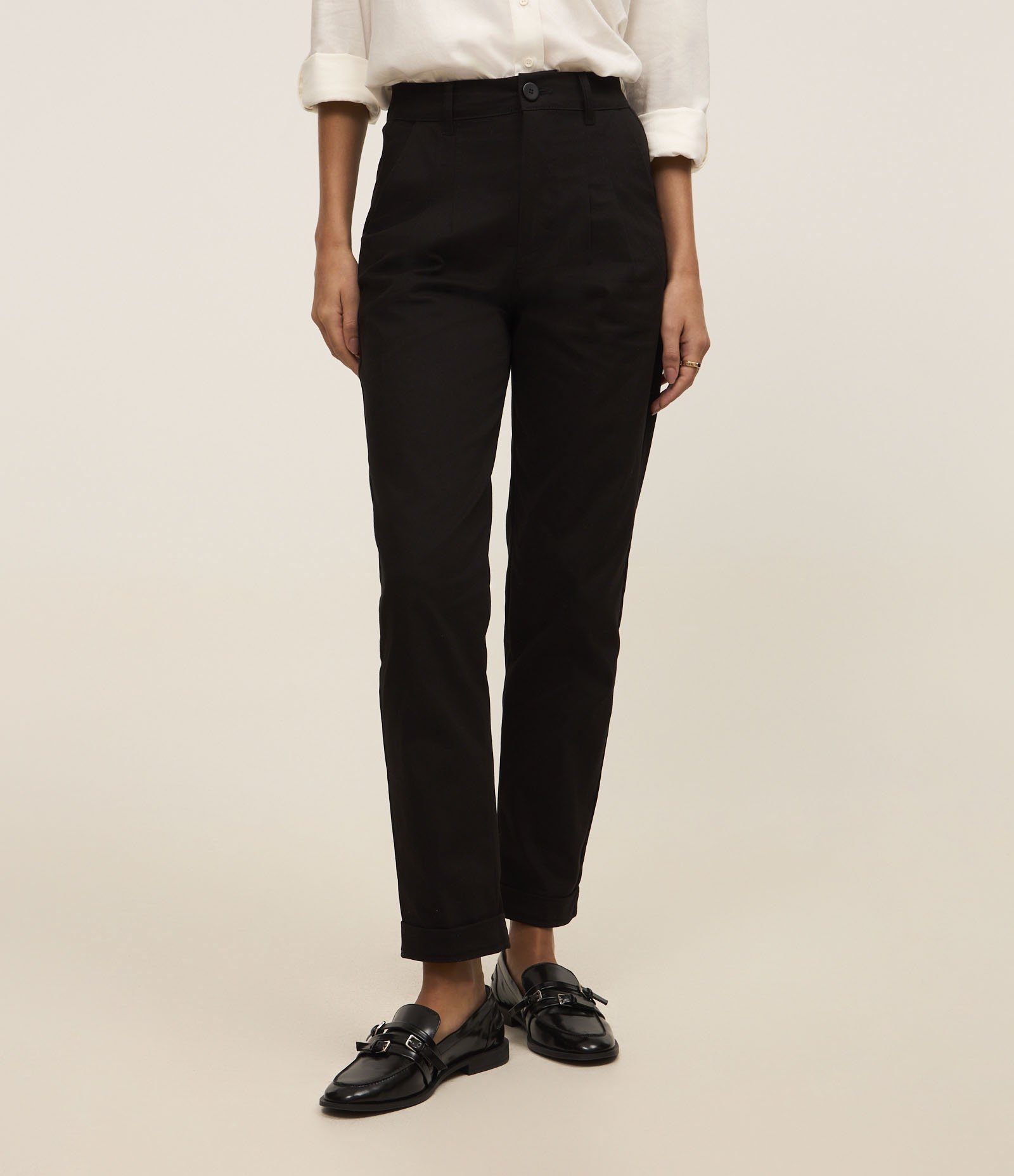 Calça Mom Jeans com Pregas Preto 3