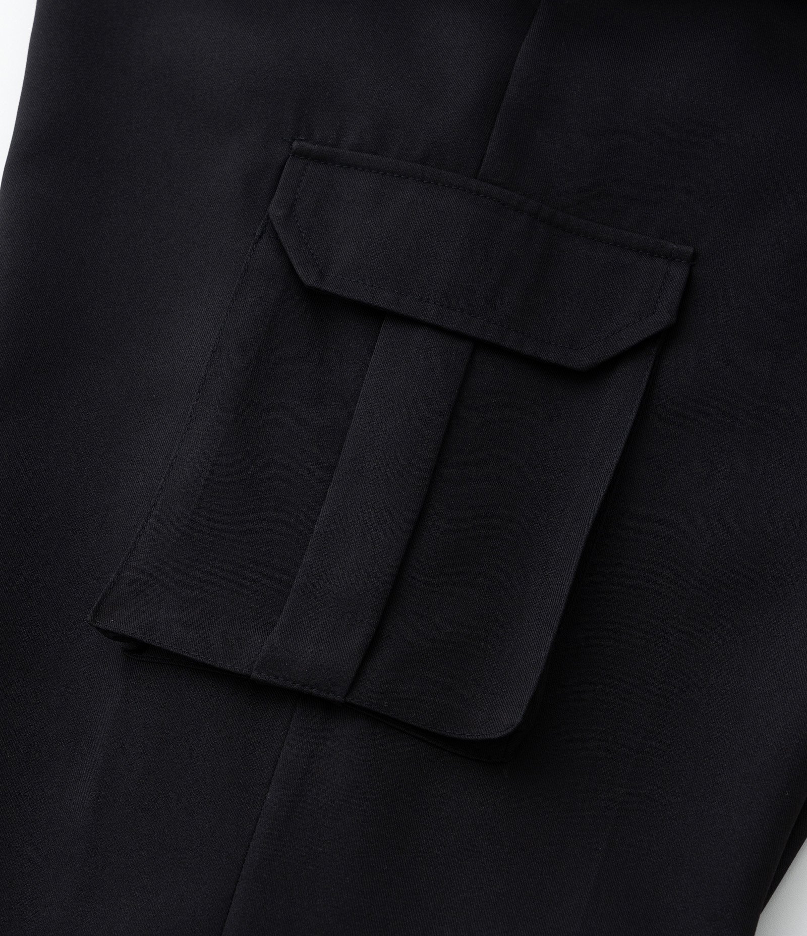 Calça Reta Alfaiataria com Bolso Cargo Curve & Plus Size Preto 8