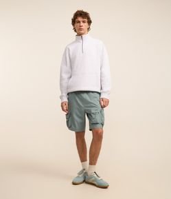 Bermuda Cargo com Cós Elástico e Bolsos Táticos