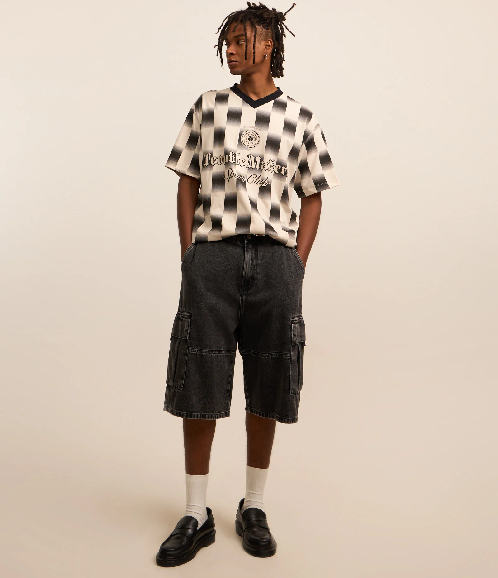 Camiseta Boxy Sportcore em Malhão com Estampa Quadriculada e Lettering Preto/Branco 2