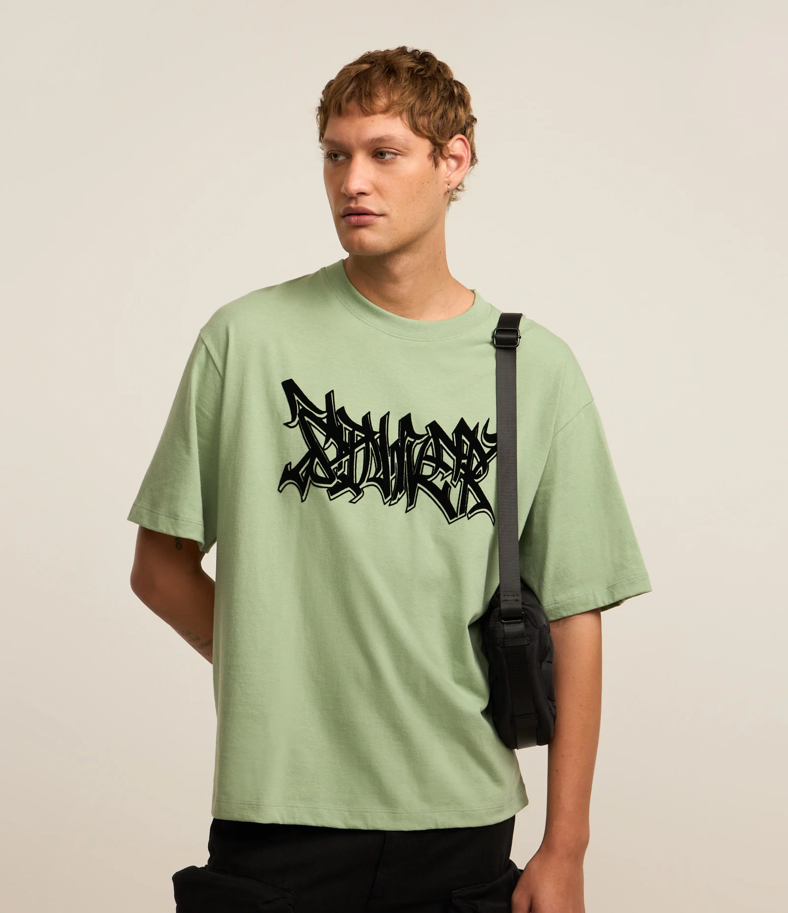 Camiseta Boxy em Malhão com Estampa Lettering Grafitti Verde 1