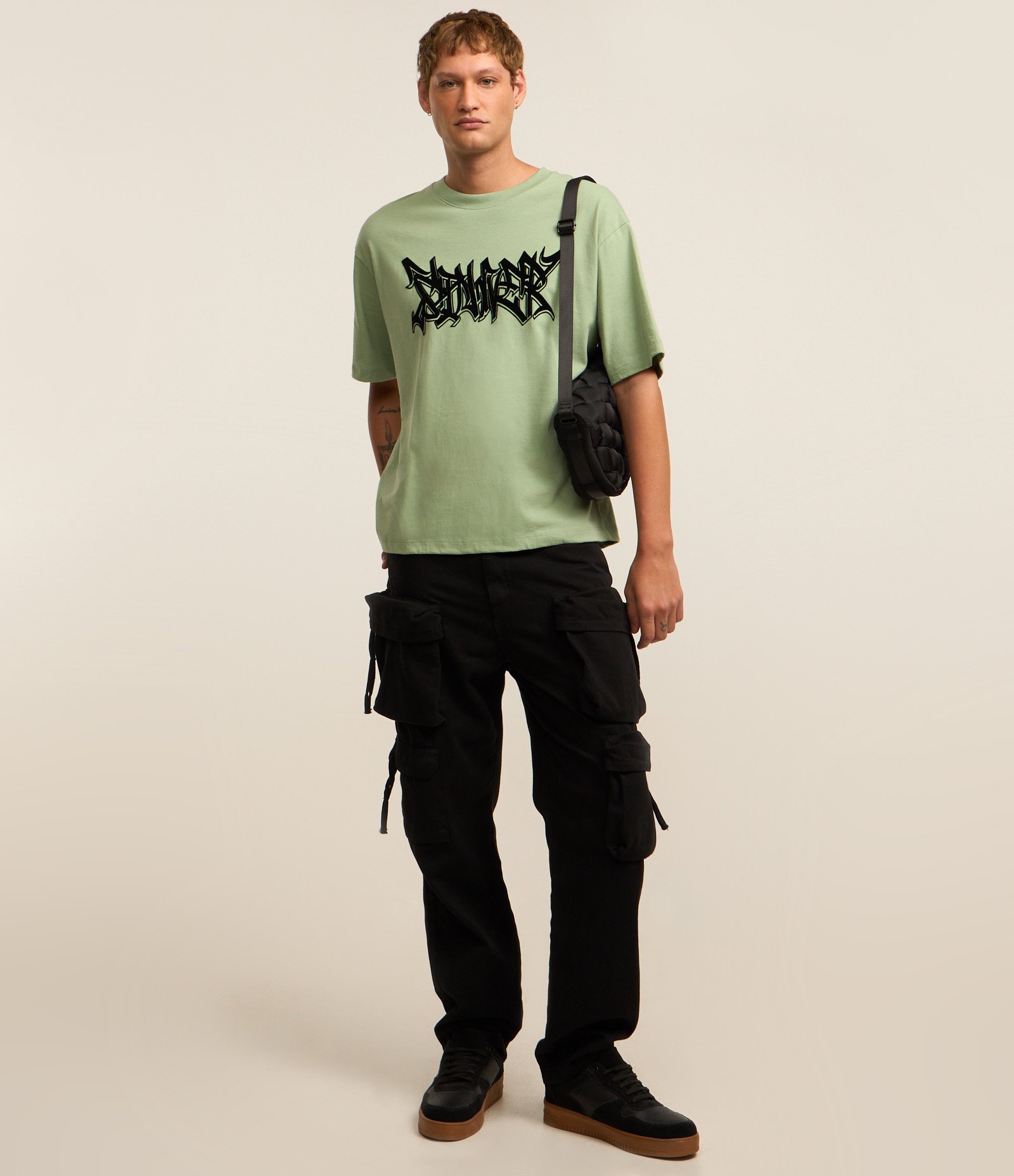 Camiseta Boxy em Malhão com Estampa Lettering Grafitti Verde 2