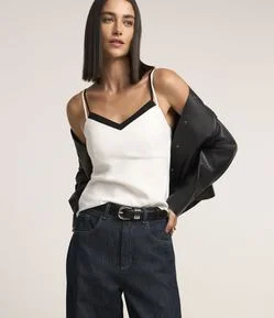 Blusa de Alça em Crepe com Decote Sobreposto