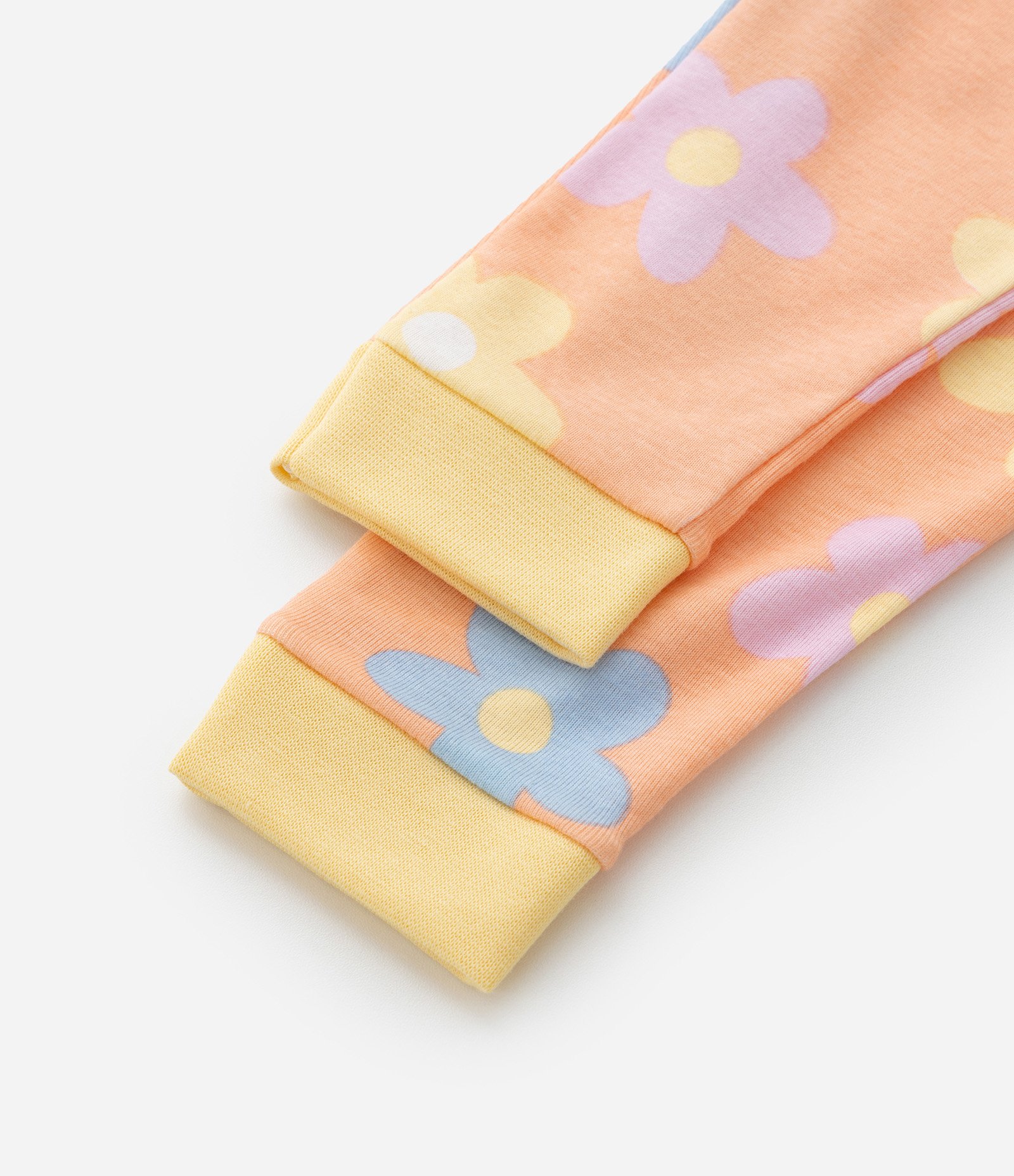 Pijama Longo Infantil com Estampa Capivara com Flores - Tam 2 a 6 Anos Amarelo/Laranja 4