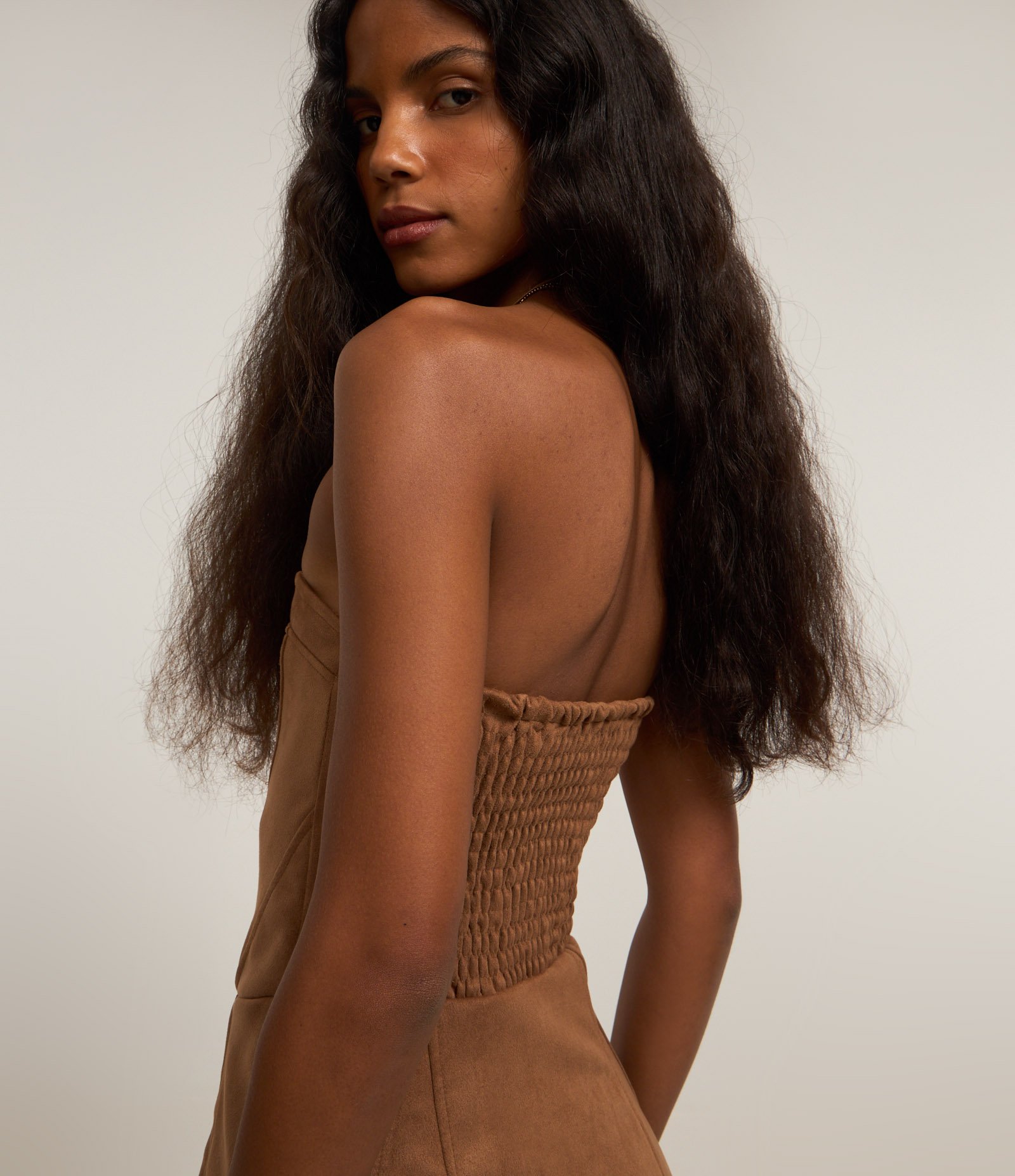 Vestido Curto em Suede Corsetado com Lastex Marrom 4