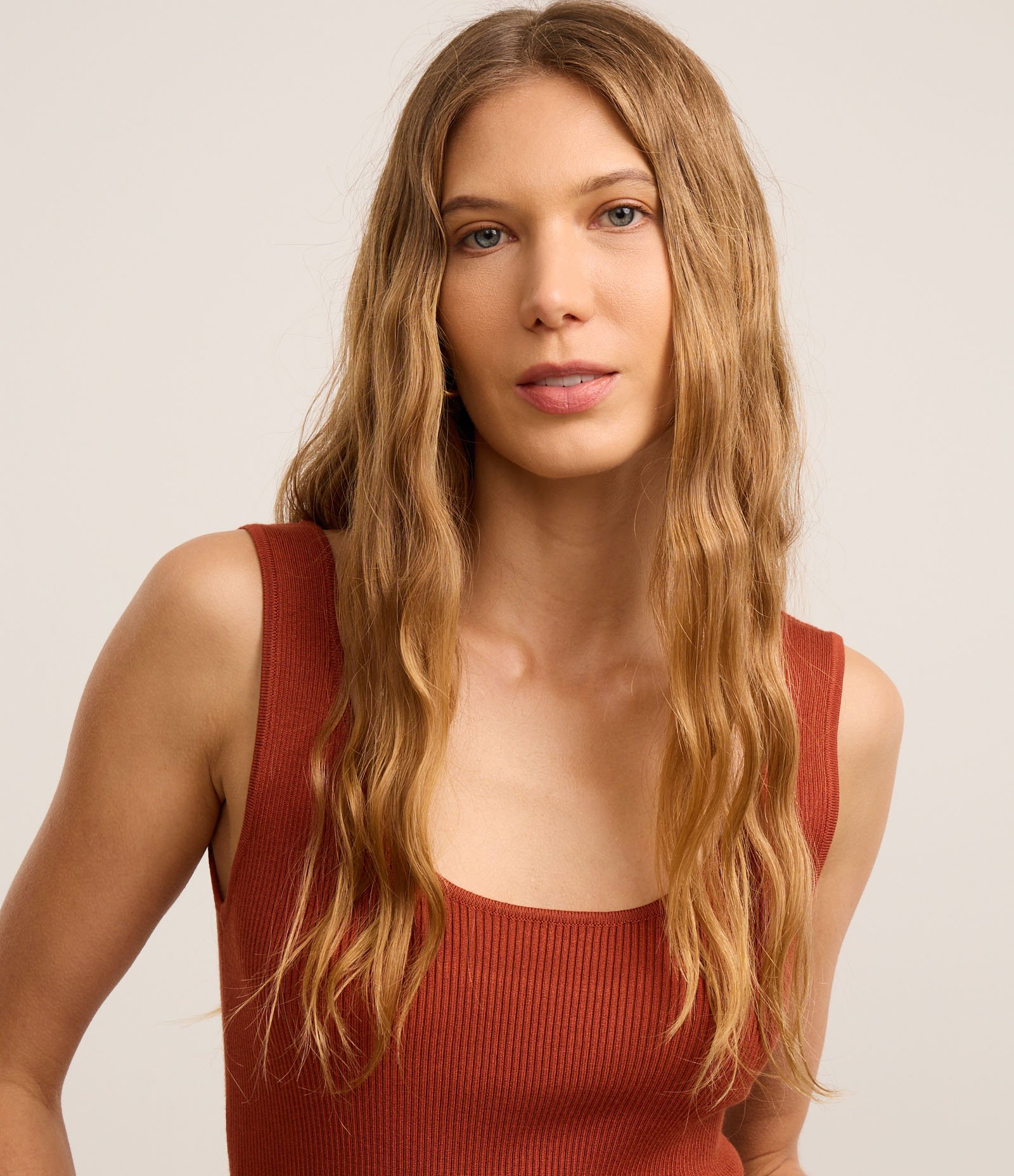 Blusa Canelada em Ribana com Decote U Vermelho 4