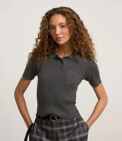 Blusa Polo em Tricô Caneladinha com Bolso no Peito