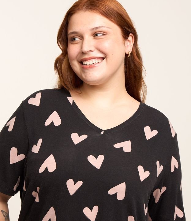 Pijama em Viscose com Estampa de Corações Curve & Plus Size