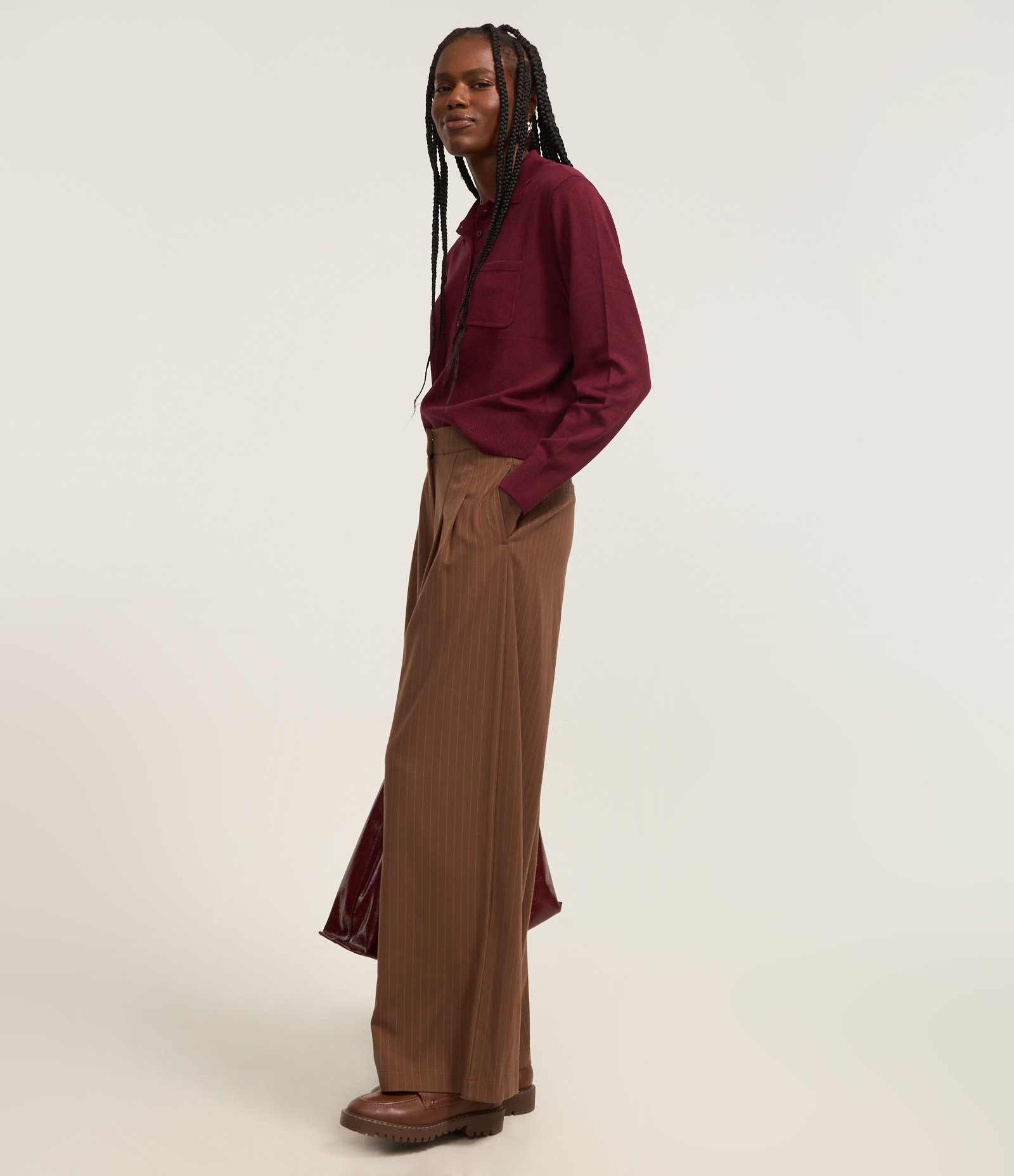 Blusa em Tricô com Abotoamento e Bolsinho Solo Vinho 2