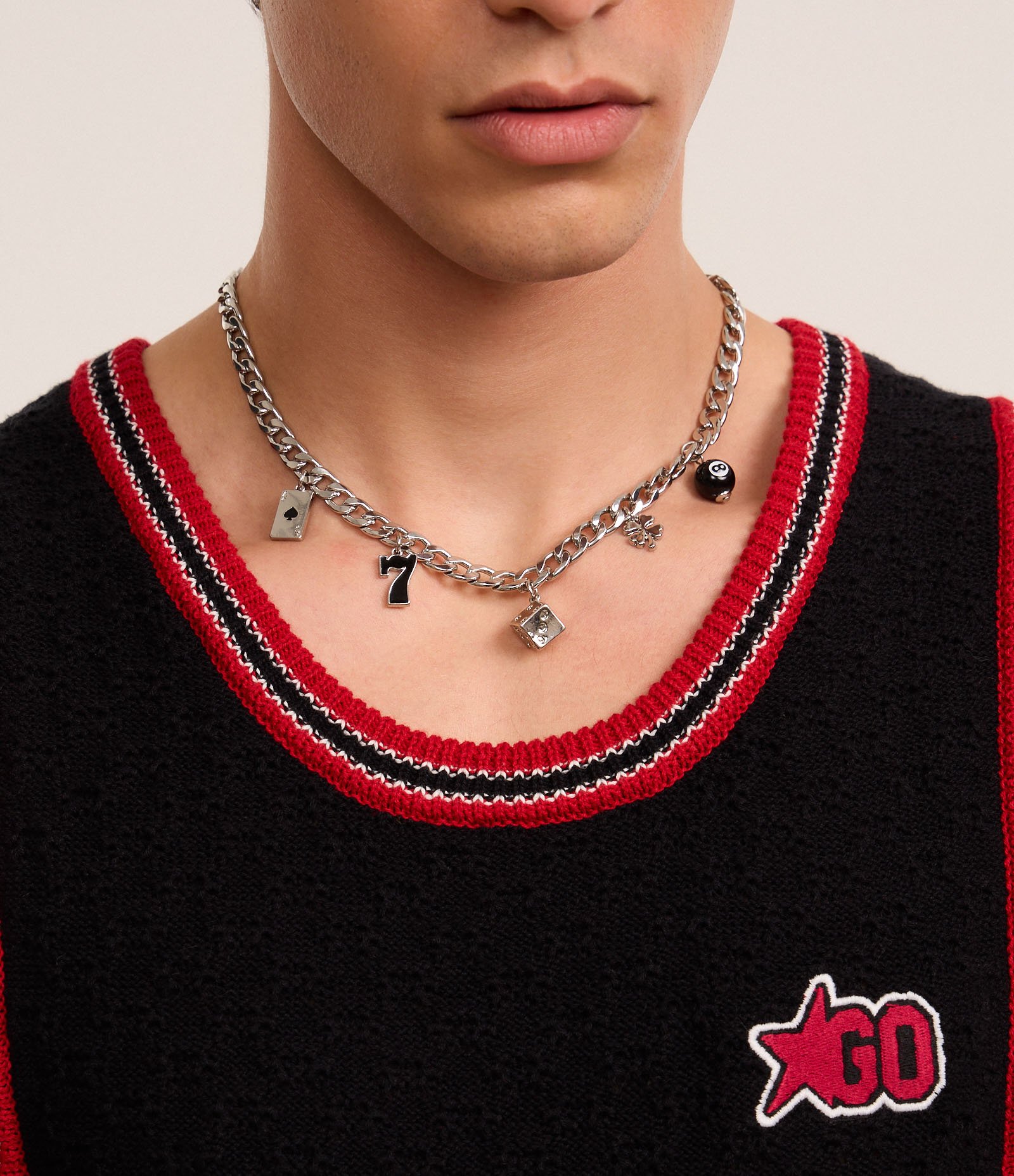 Colar em Metal com Corrente em Elos Grossos e Pingentes de Cassino Prata 4