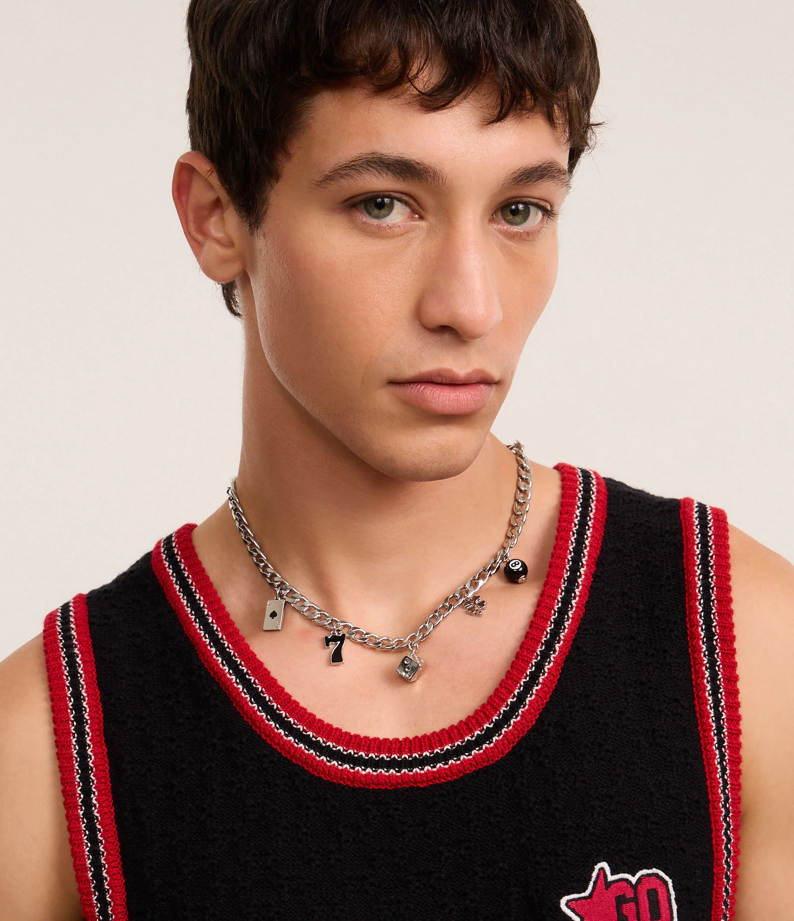 Colar em Metal com Corrente em Elos Grossos e Pingentes de Cassino Prata 1