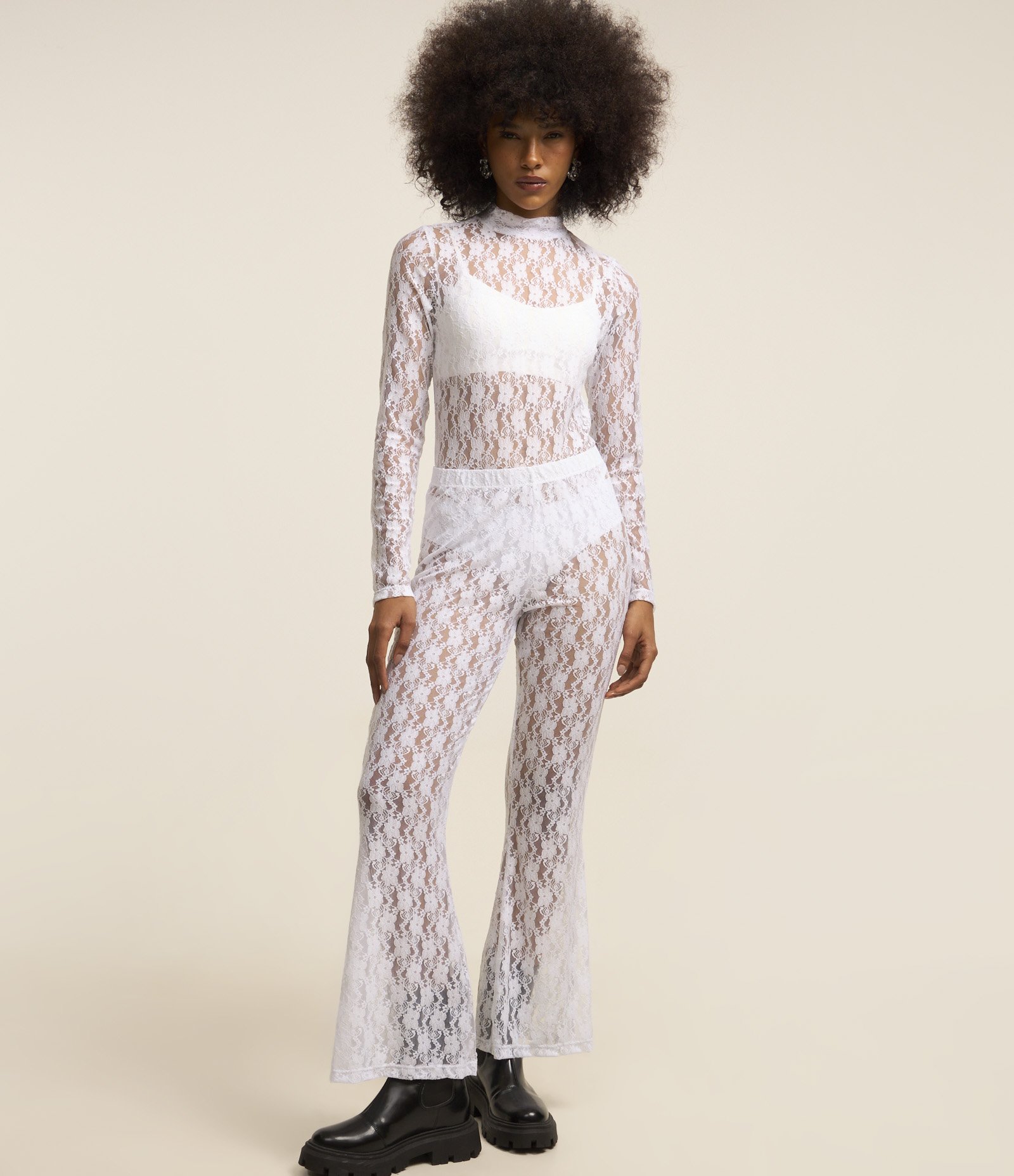 Body em Renda Texturizado com Gola Alta Branco 2