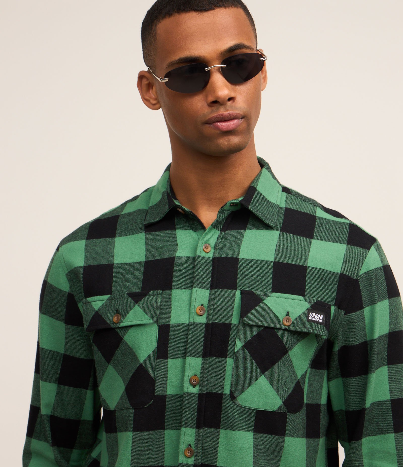 Camisa Comfort com Estampa Xadrez e Bolsos Verde 3
