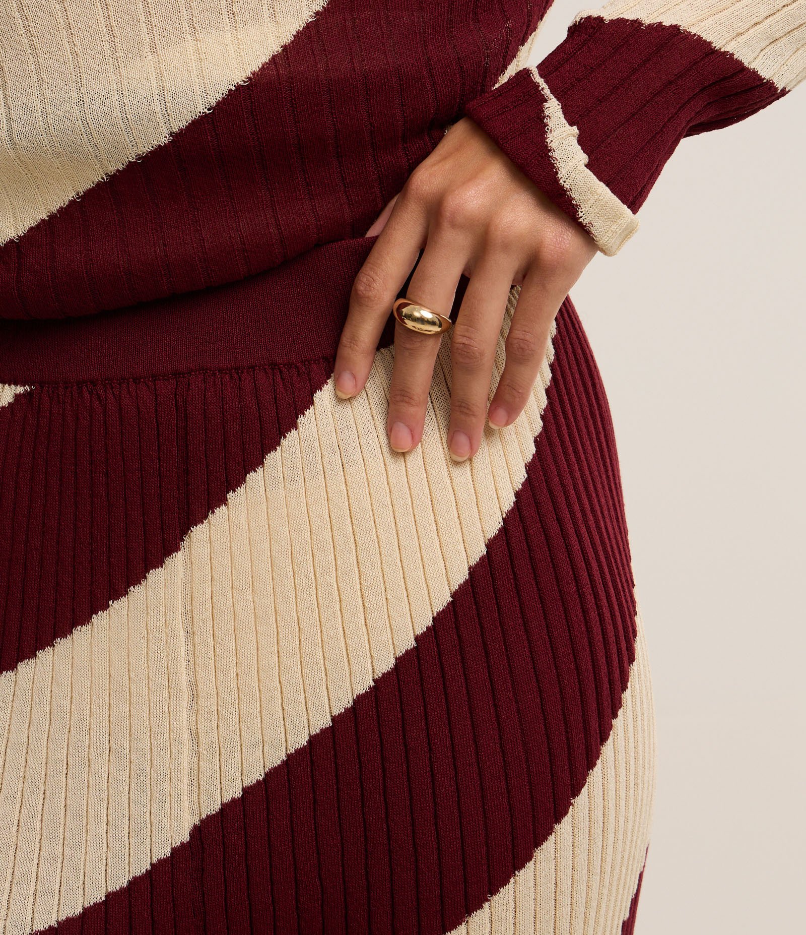 Calça Reta Canelada Cintura Média em Tricô com Listras em Espiral Marrom/Off White 4