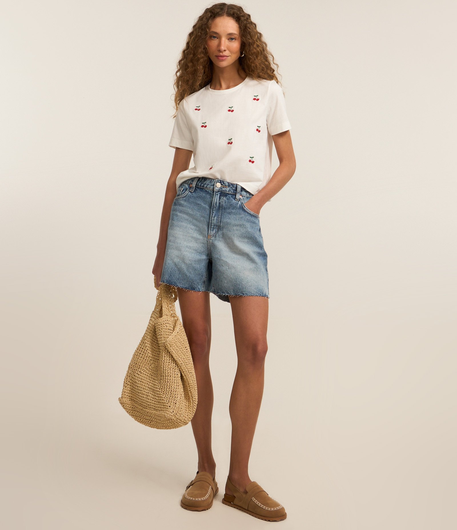 Camiseta T-shirt em Algodão com Bordado de Cereja Branco 2