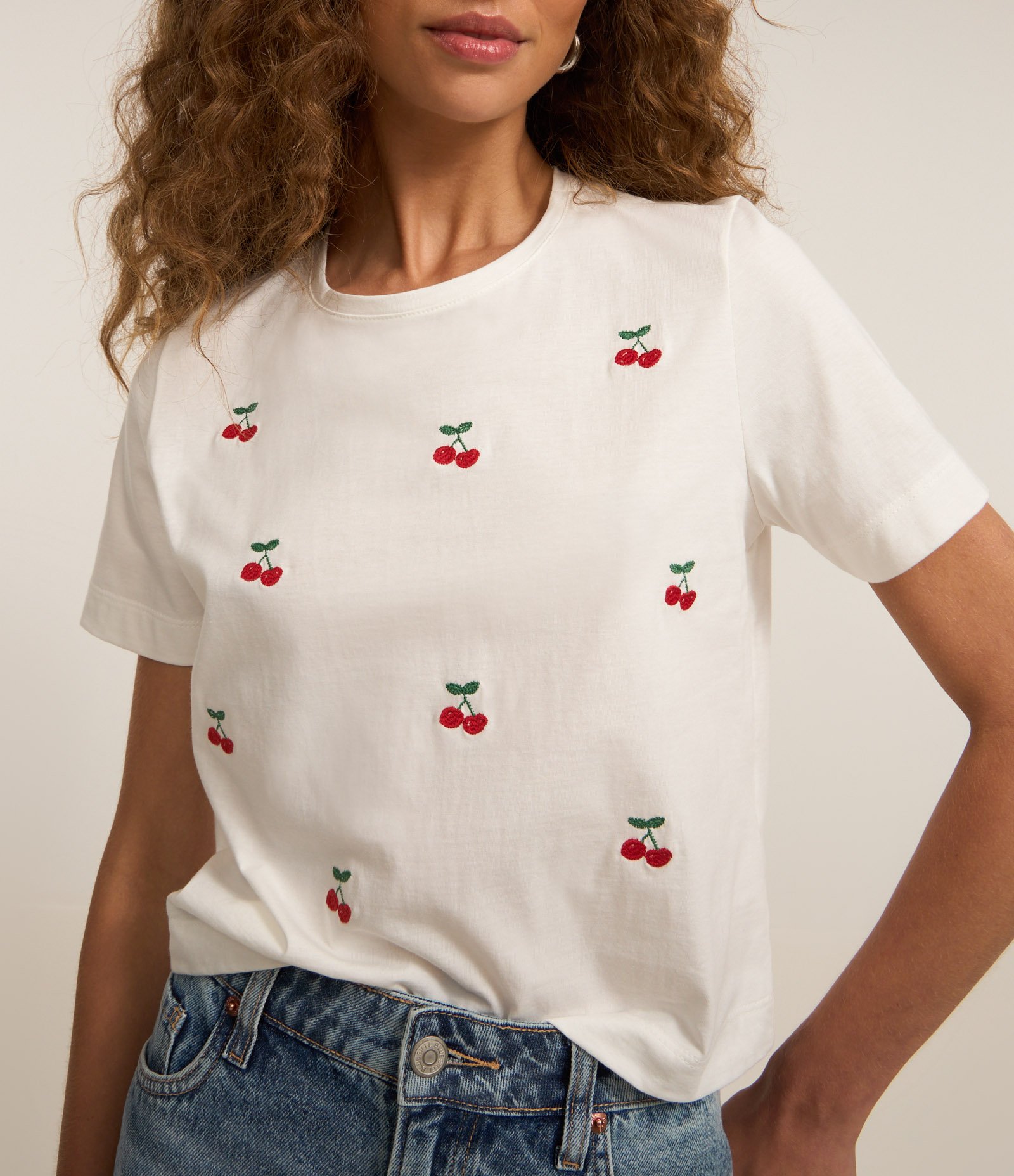 Camiseta T-shirt em Algodão com Bordado de Cereja Branco 3