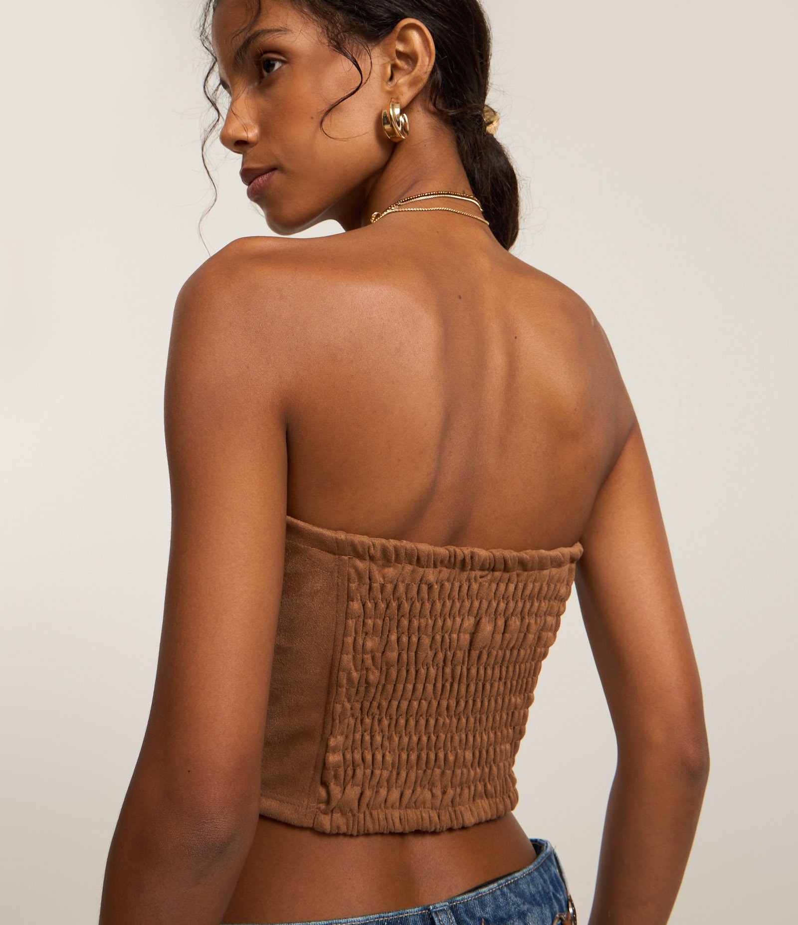Top em Suede Corsetado com Lastex nas Costas Marrom 3