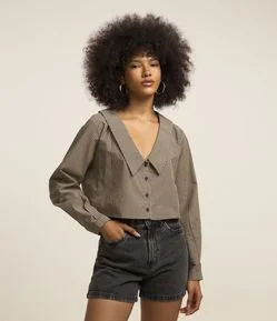 Camisa Cropped em Tricoline Xadrez com Lapelas e Botões