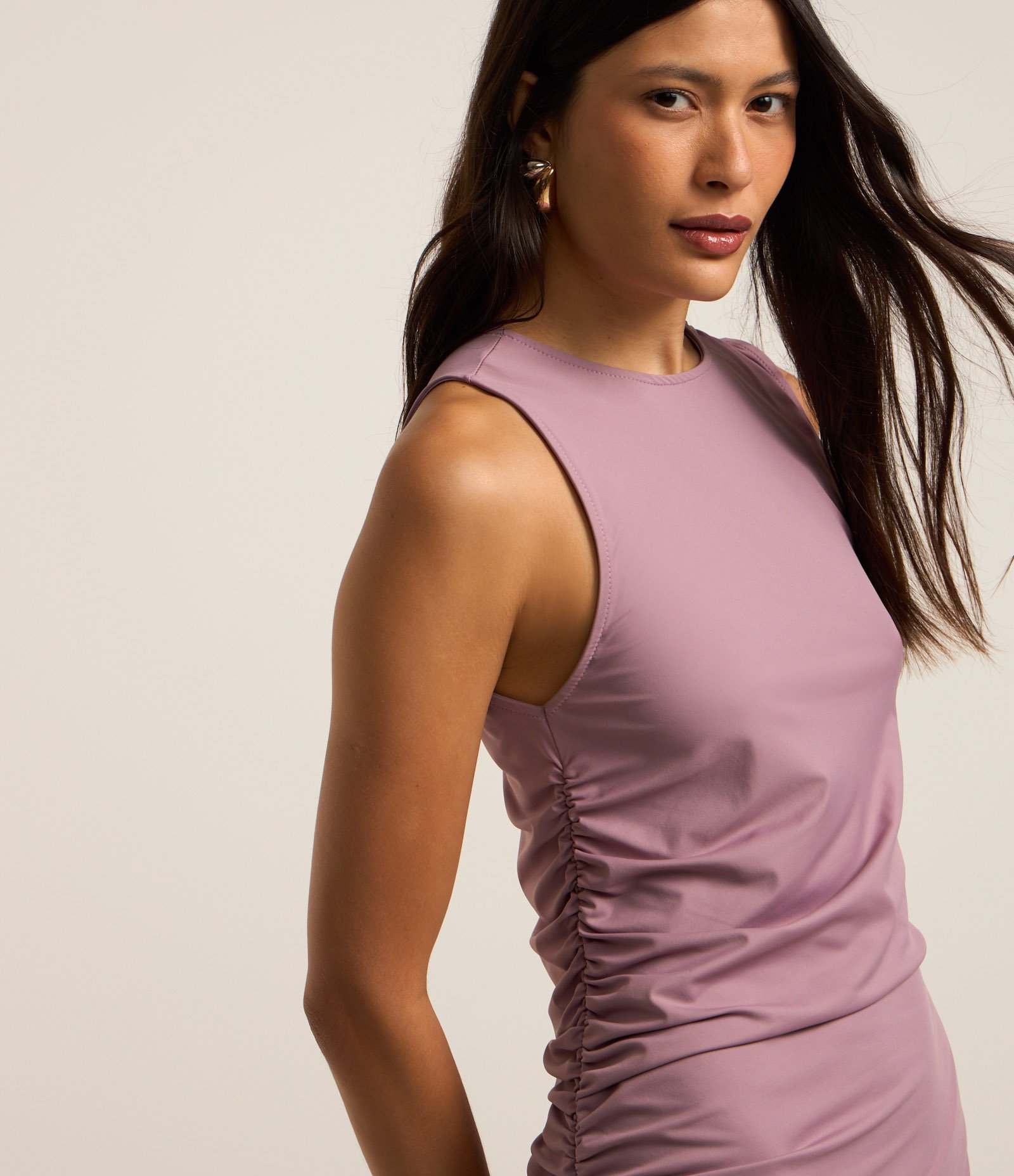 Vestido Longo em Microfibra com Franzido Lateral Lilás 3