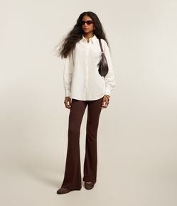 Calça Flare em Ponto Roma