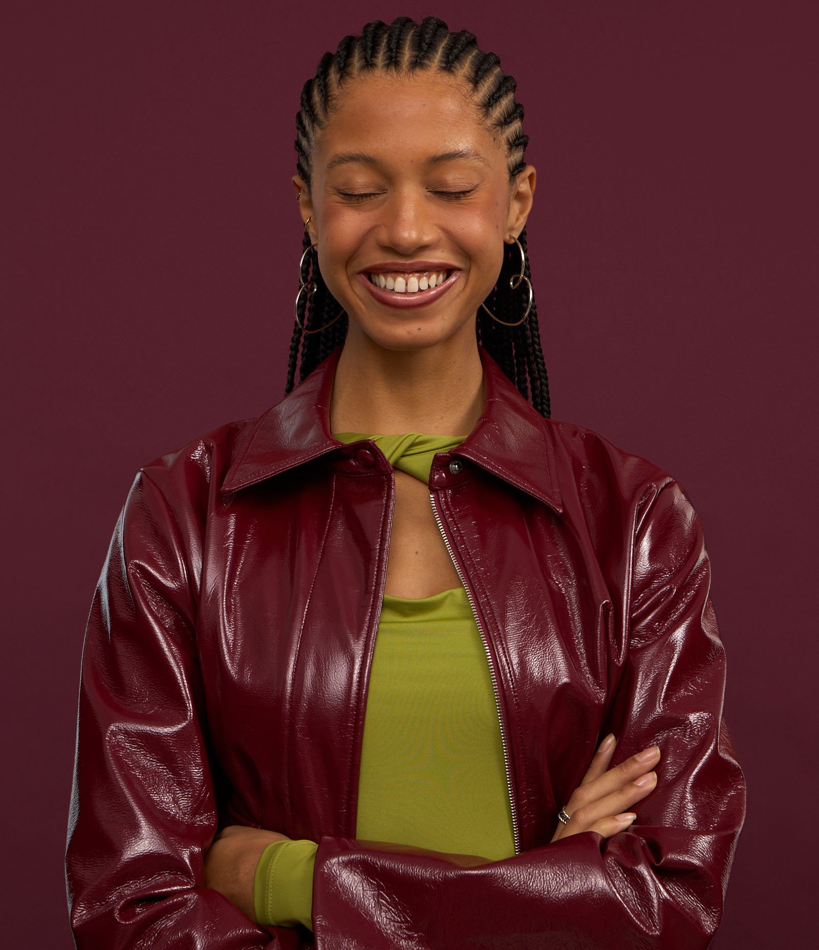 Jaqueta Curta em PU com Bolsos Frontais e Zíper Bordô 8