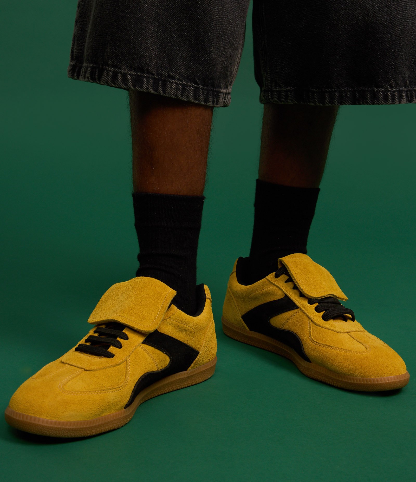 Tênis Esportivo Chuteira em Camurça com Recortes e Lingueta Dobrada 7