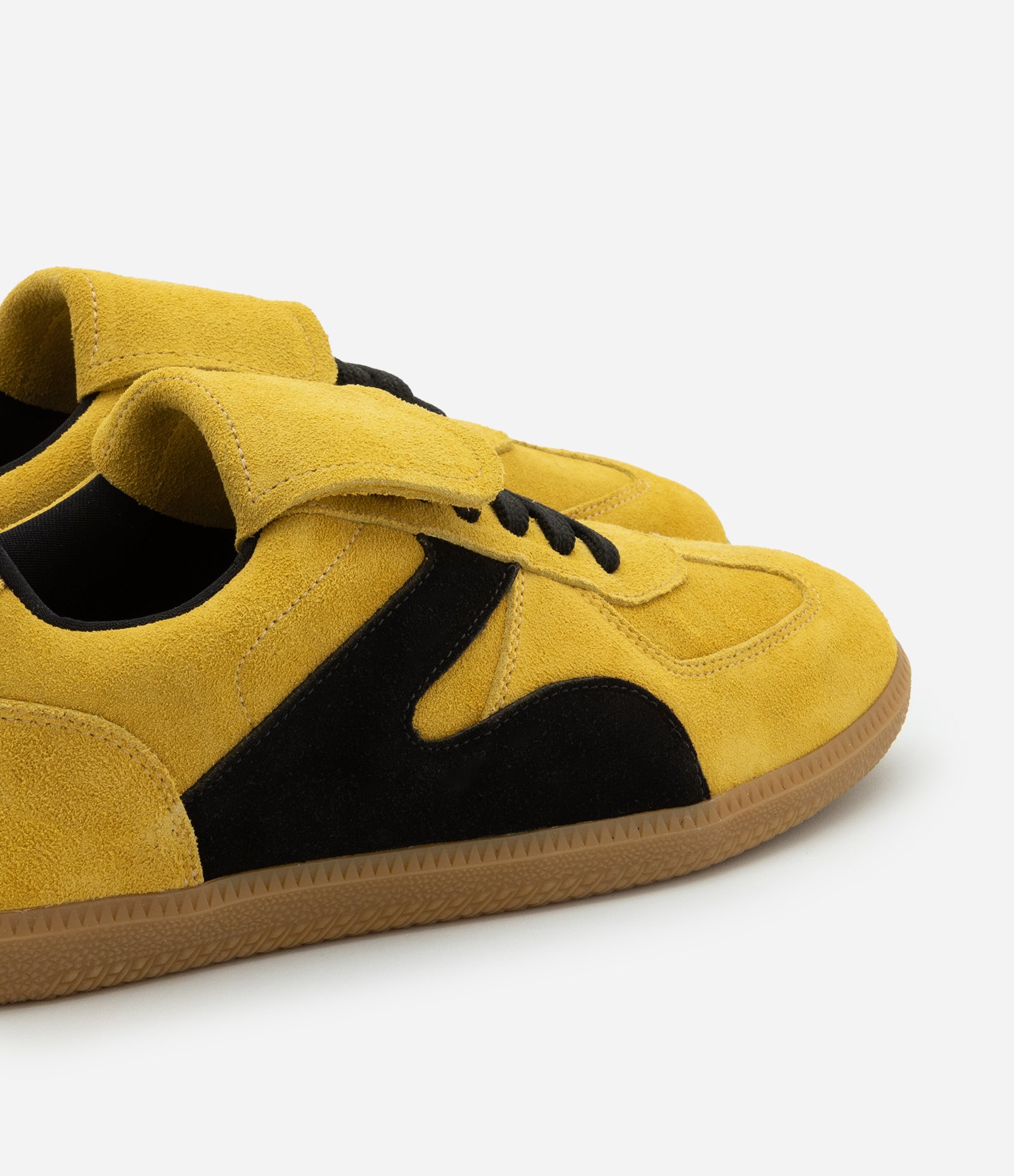 Tênis Esportivo Chuteira em Camurça com Recortes e Lingueta Dobrada 4