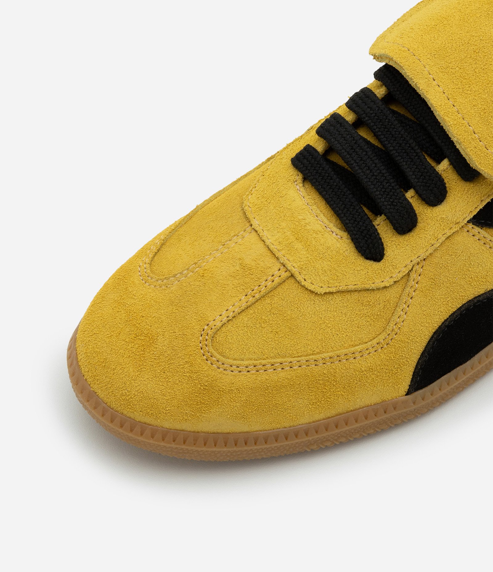 Tênis Esportivo Chuteira em Camurça com Recortes e Lingueta Dobrada 5