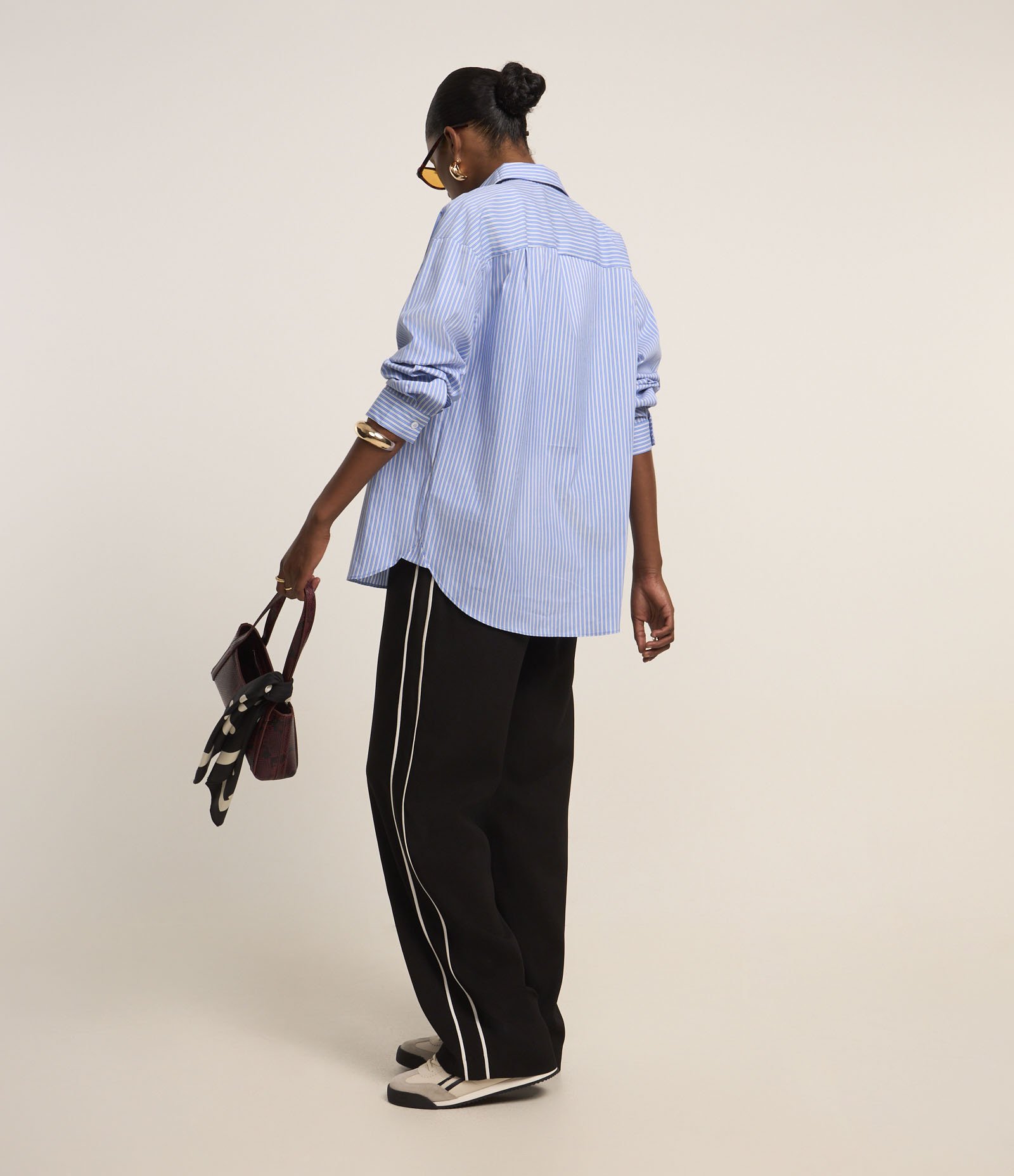 Camisa Oversized Listrada em Tricoline com Fio Tinto Azul 4