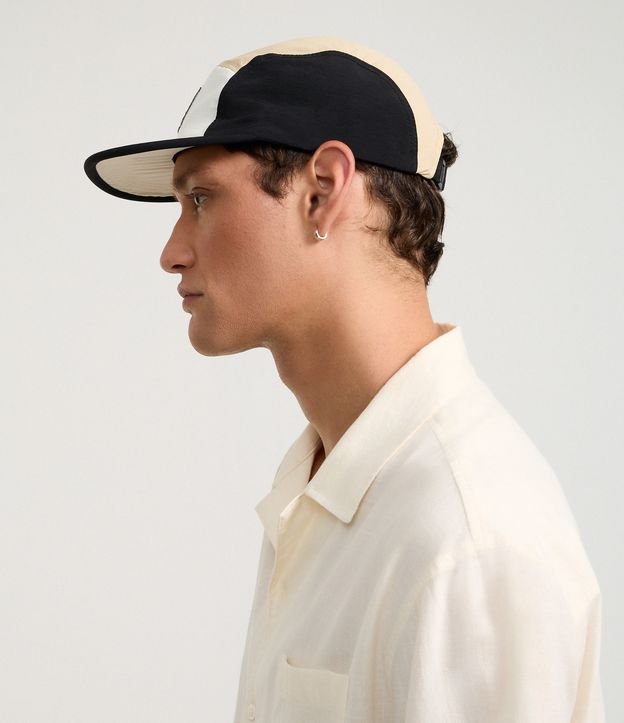 Boné 5 Panel em Microfibra com Recortes e Bordado Frontal