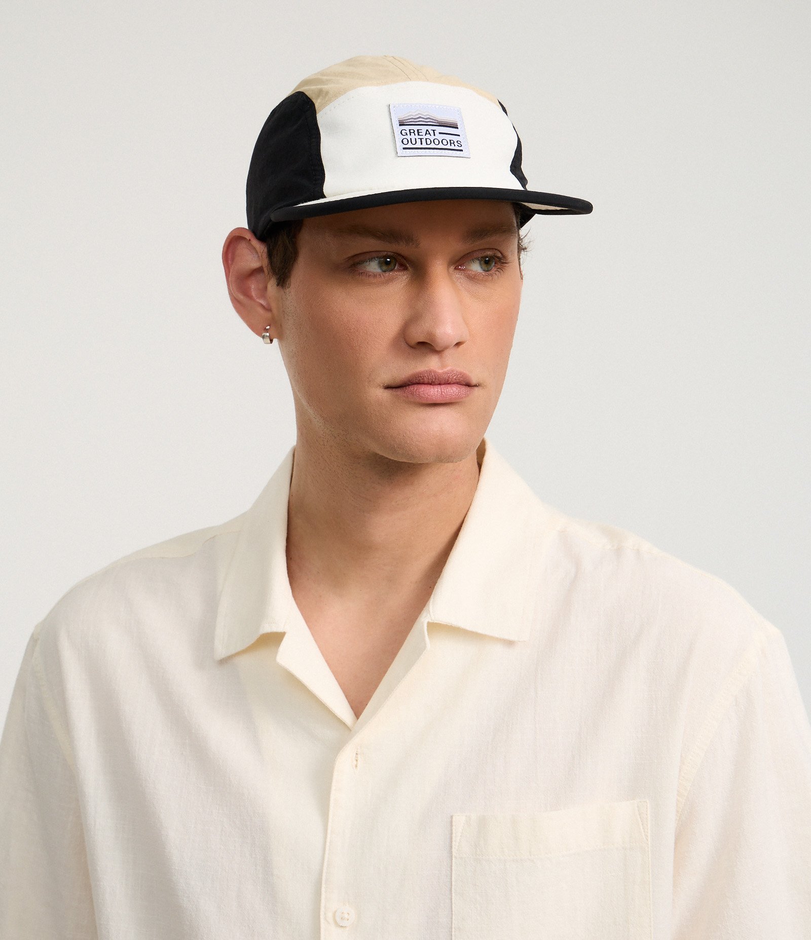 Boné 5 Panel em Microfibra com Recortes e Etiqueta Frontal Bege/Branco/Preto 7