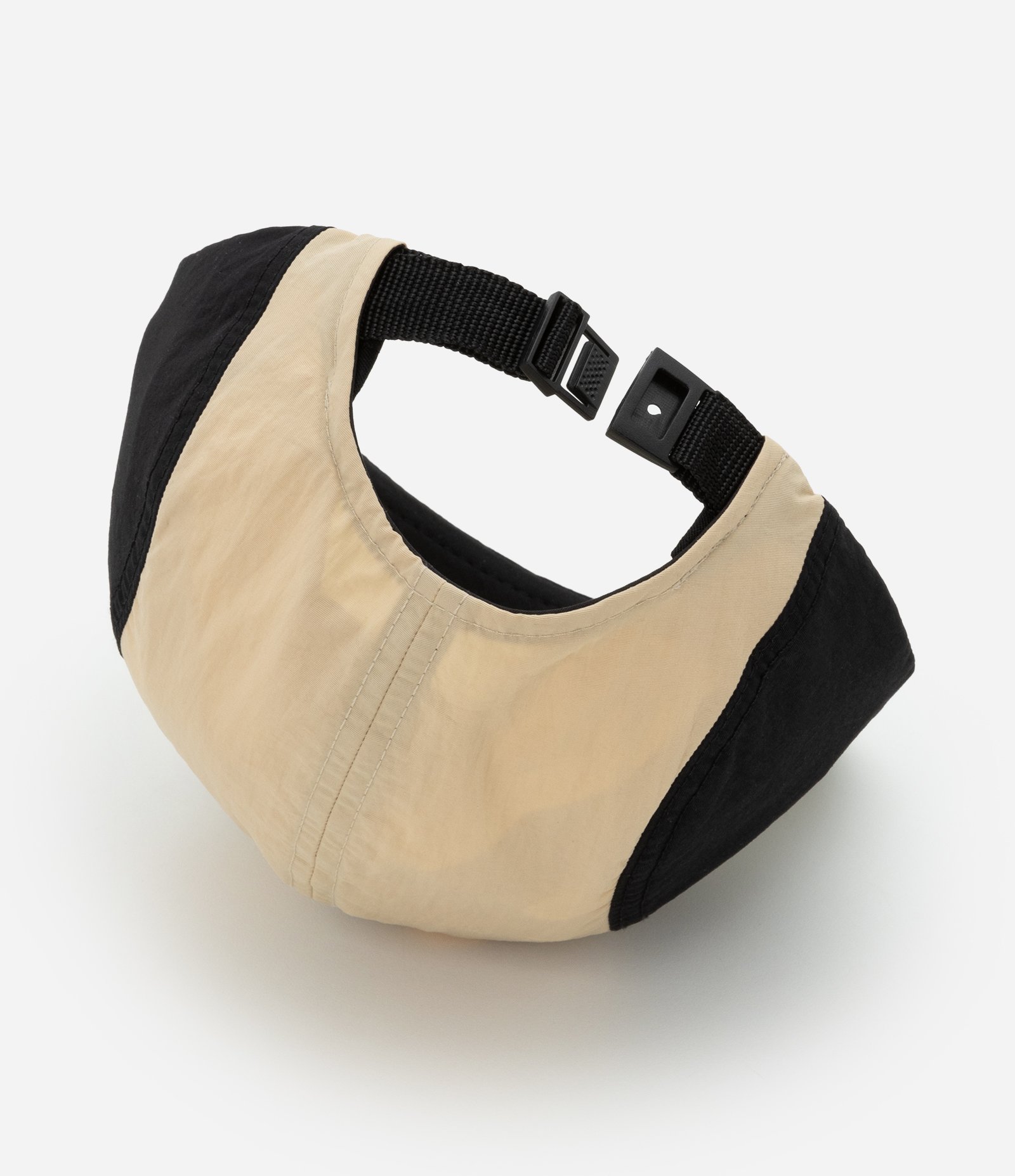 Boné 5 Panel em Microfibra com Recortes e Etiqueta Frontal Bege/Branco/Preto 5