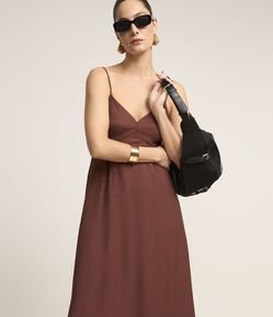 Vestido Evasê Longo em Crepe com Recorte no Busto