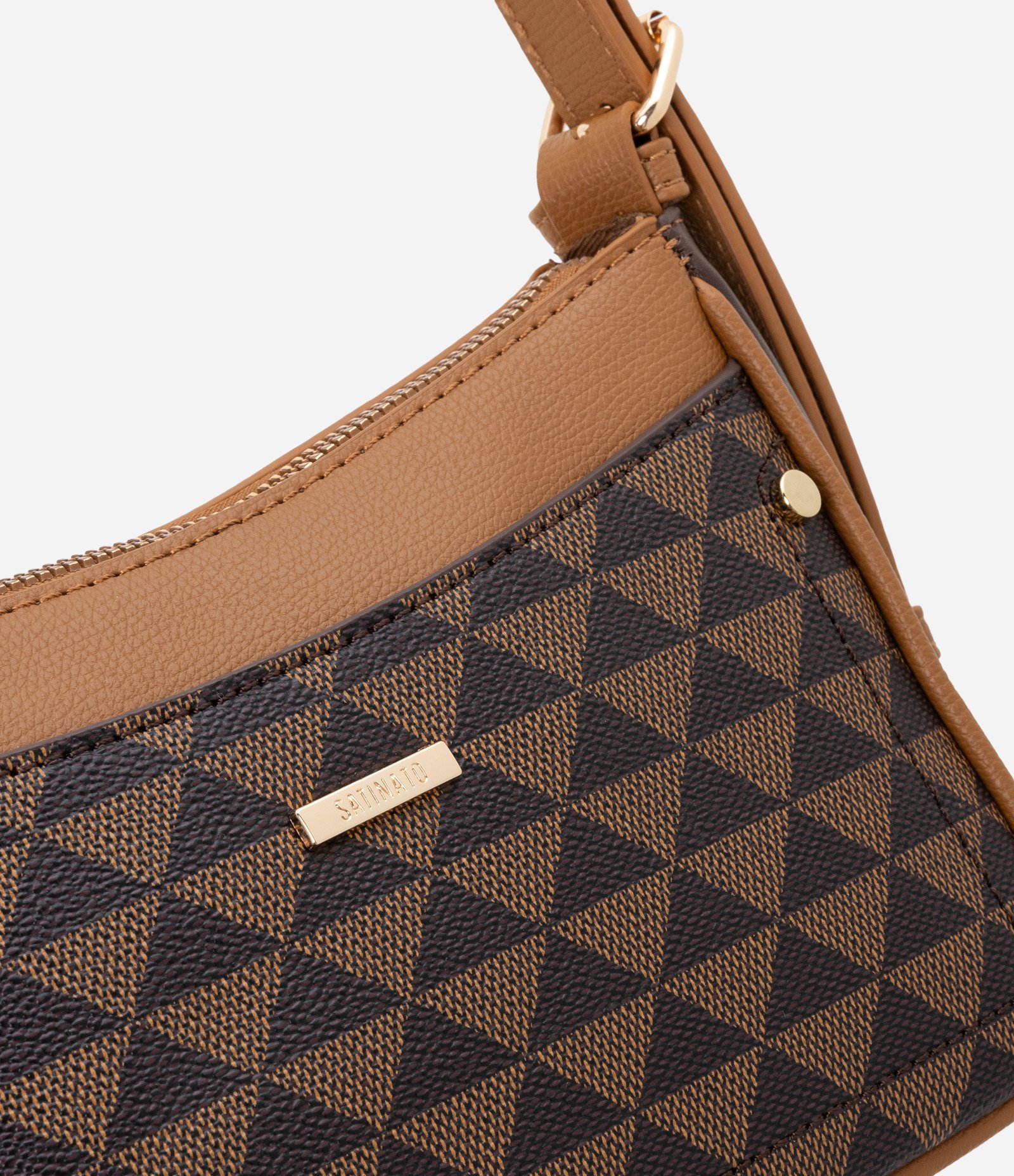 Bolsa Shoulder Transversal com Estampa Triangular Marrom 5