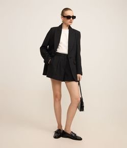 Short Cintura Alta em Polivelour com Botão Forrado e Brilho