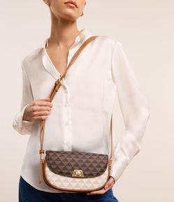 Bolsa Baguete em PU com Alça Transversal e Estampa Triângulos