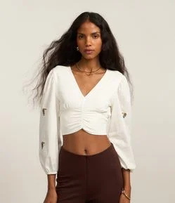 Blusa em Viscose com Manga Bufante e Bordado de Tucaninhos