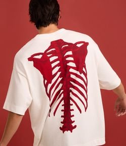 Camiseta Overboxy em Malhão com Estampa de Esqueleto