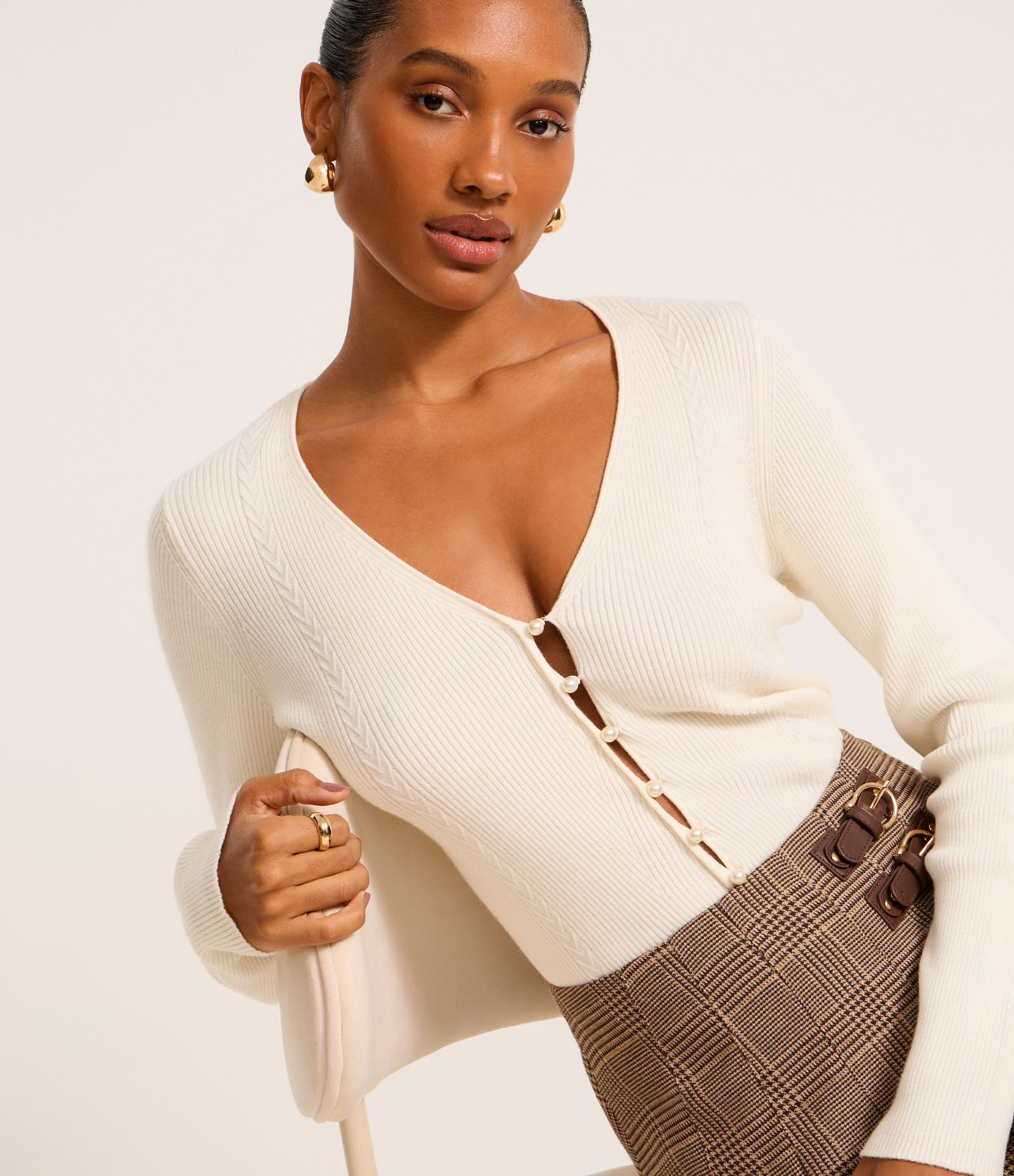 Cardigan Canelado em Tricô com Botões de Pérolas Off White 1