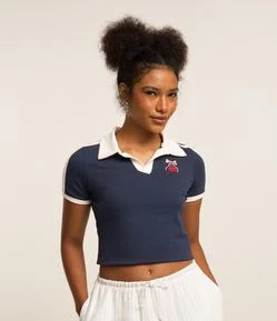 Blusa Cropped em Algodão com Gola Polo e Bordado de Cerejinhas