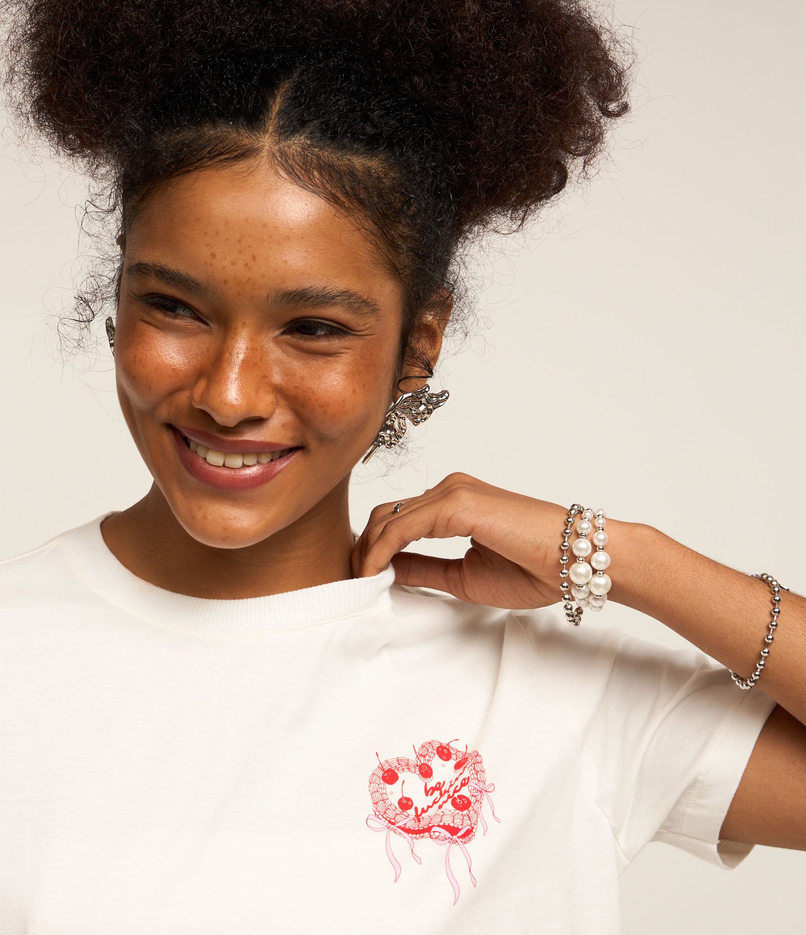 Camiseta T-shirt em Algodão com Estampa Cake Frente e Costas Branco 3
