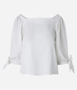 Blusa em Viscose com Decote Quadrado e Manga 3/4 com Amarração nos Punhos