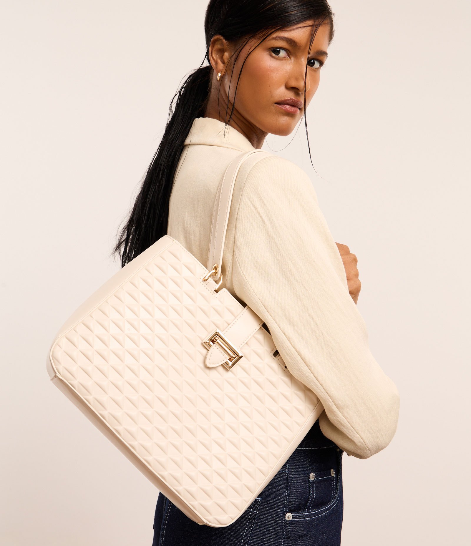 Bolsa Satchel Média em PU com Fivela Frontal e Texturas Off White 1