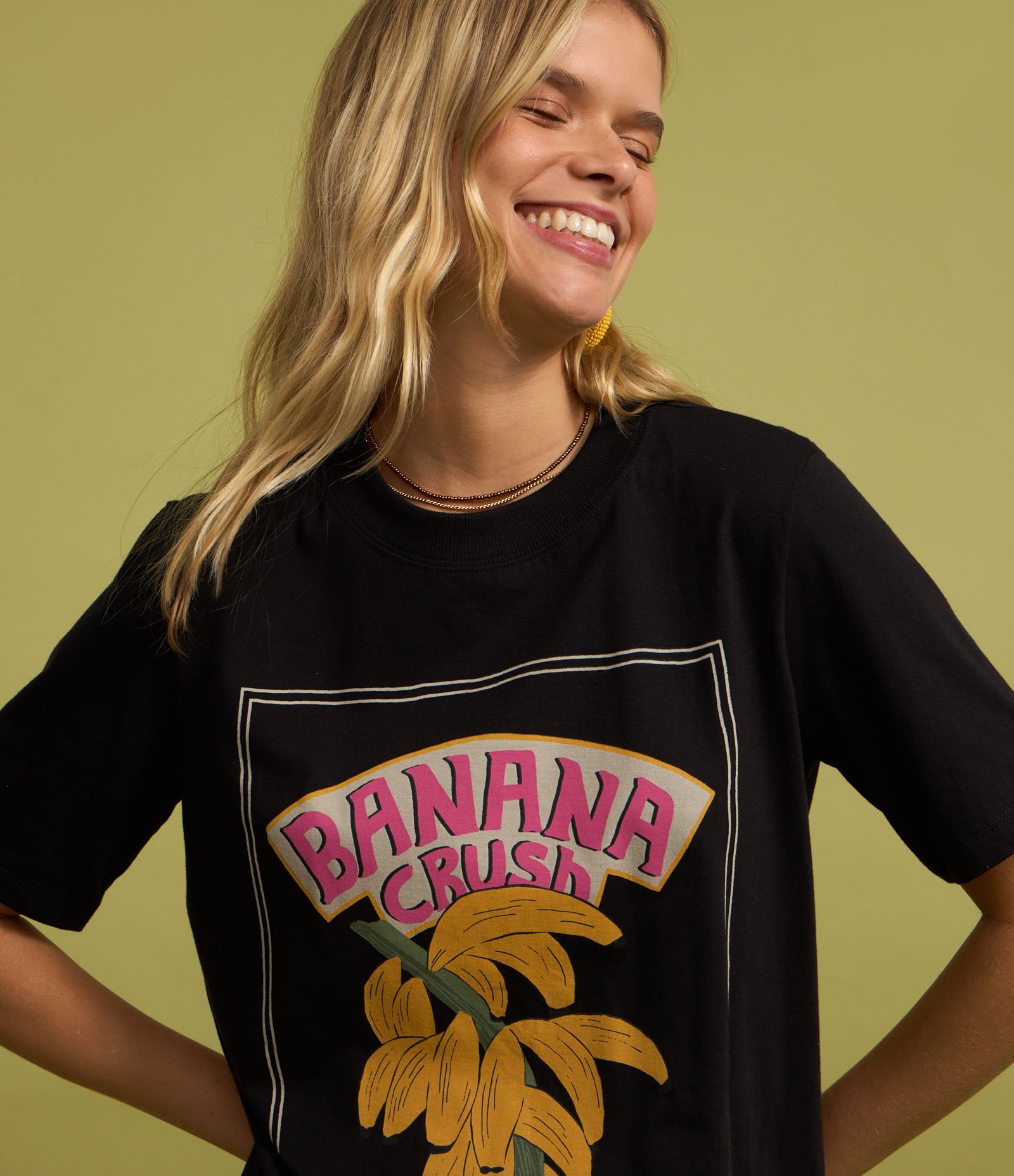 Camiseta Alongada em Algodão com Estampa Banana Crush Preto 4