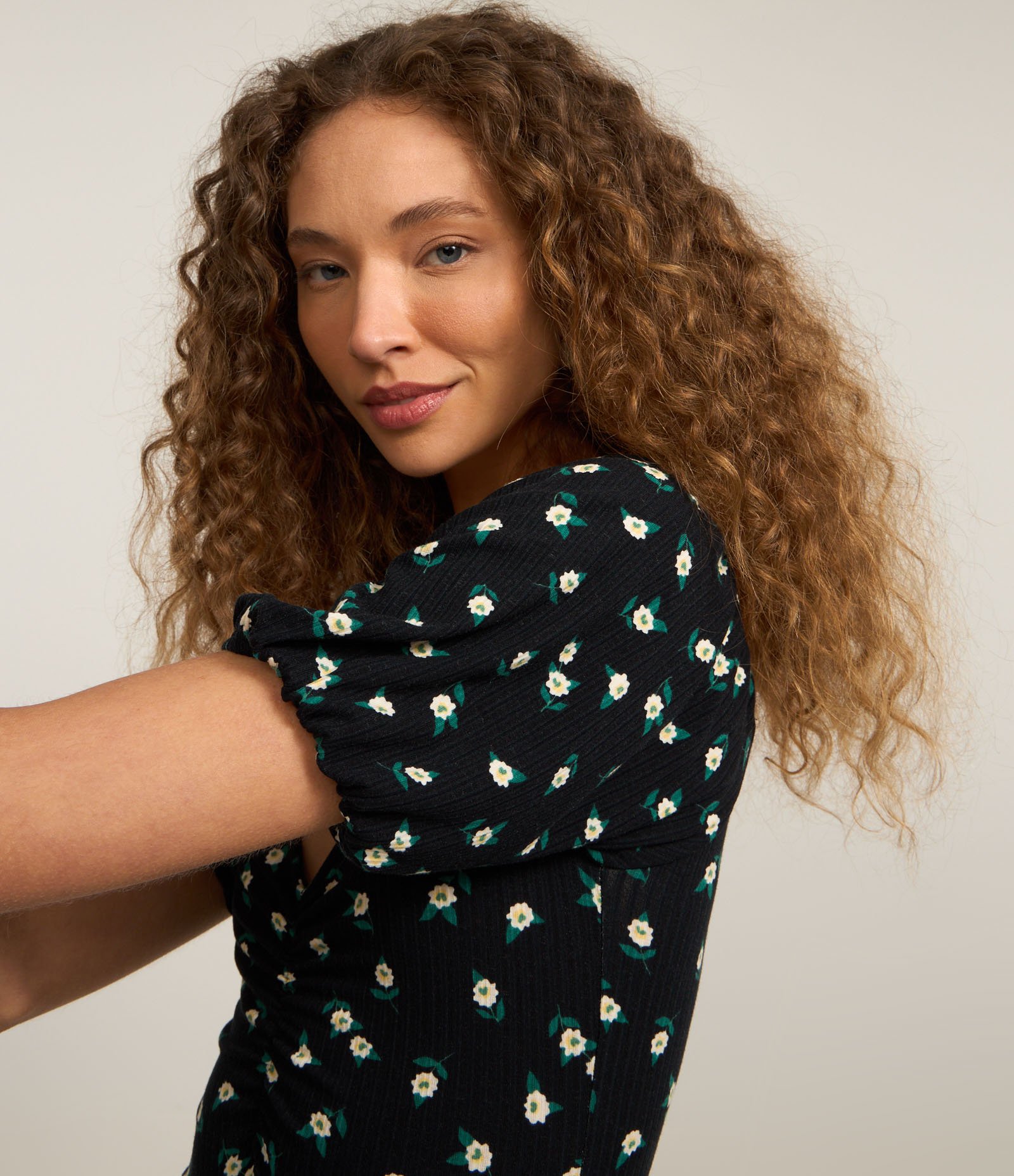 Vestido Midi em Ribana com Estampa Floral Liberty Preto 3