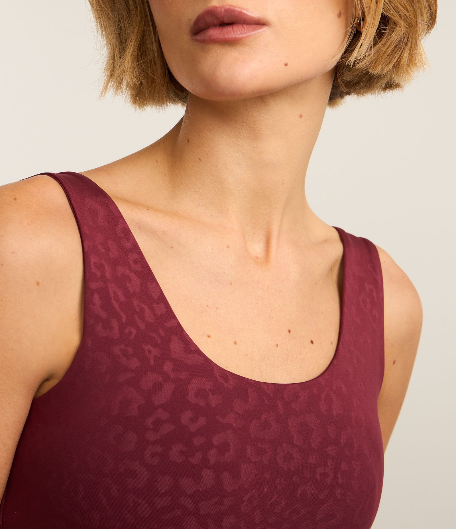 Top Esportivo em Microfibra com Textura Animal Print Vermelho 5