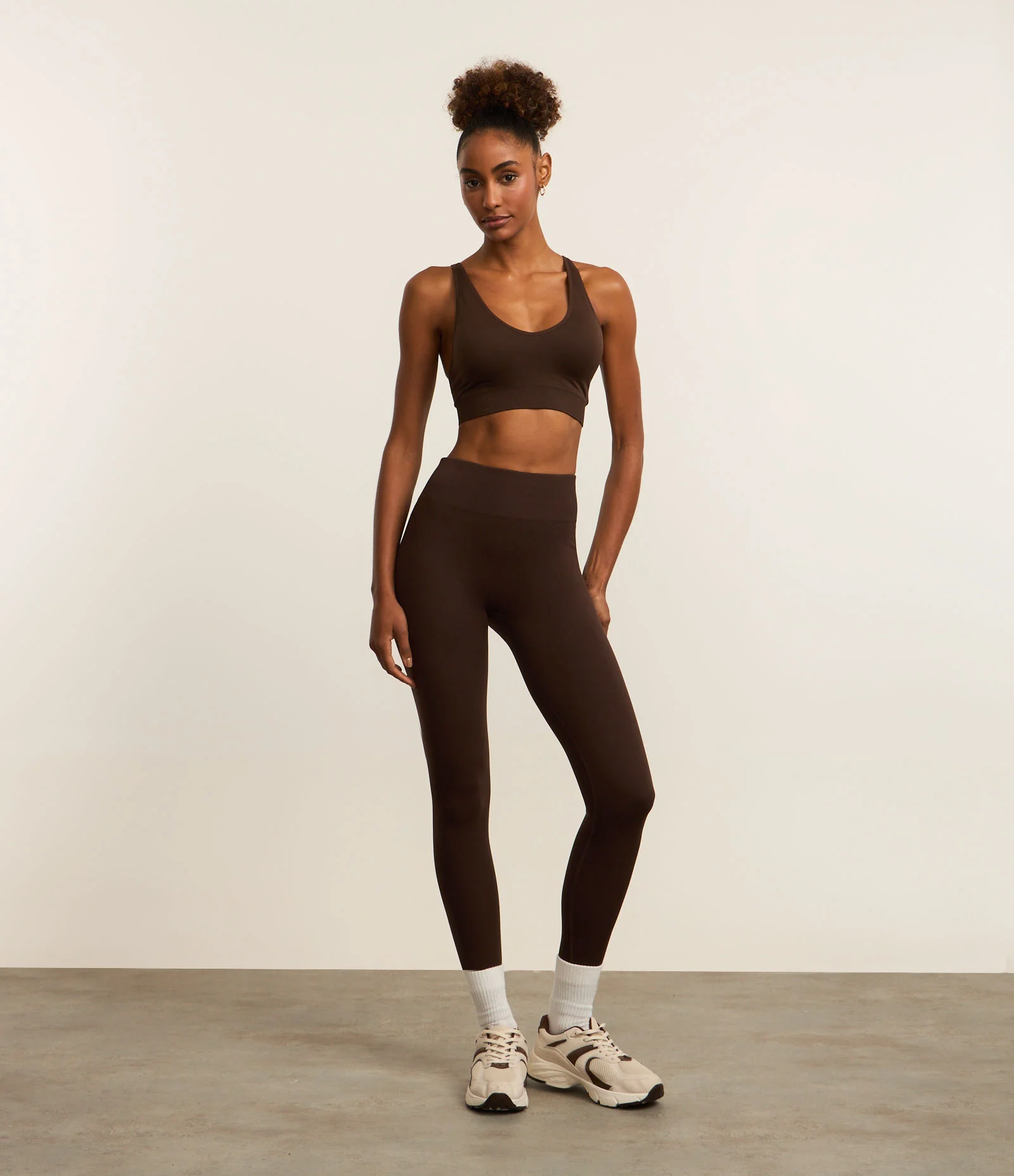 Top Esportivo em Seamless com Alças Reguláveis Marrom 2