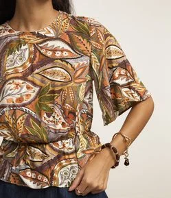 Blusa em Viscose com Ajuste na Cintura e Estampa Paisley