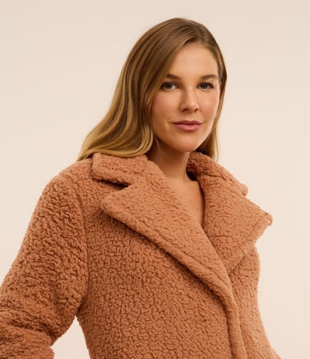 Robe Longo em Sherpa com Gola Lapela
