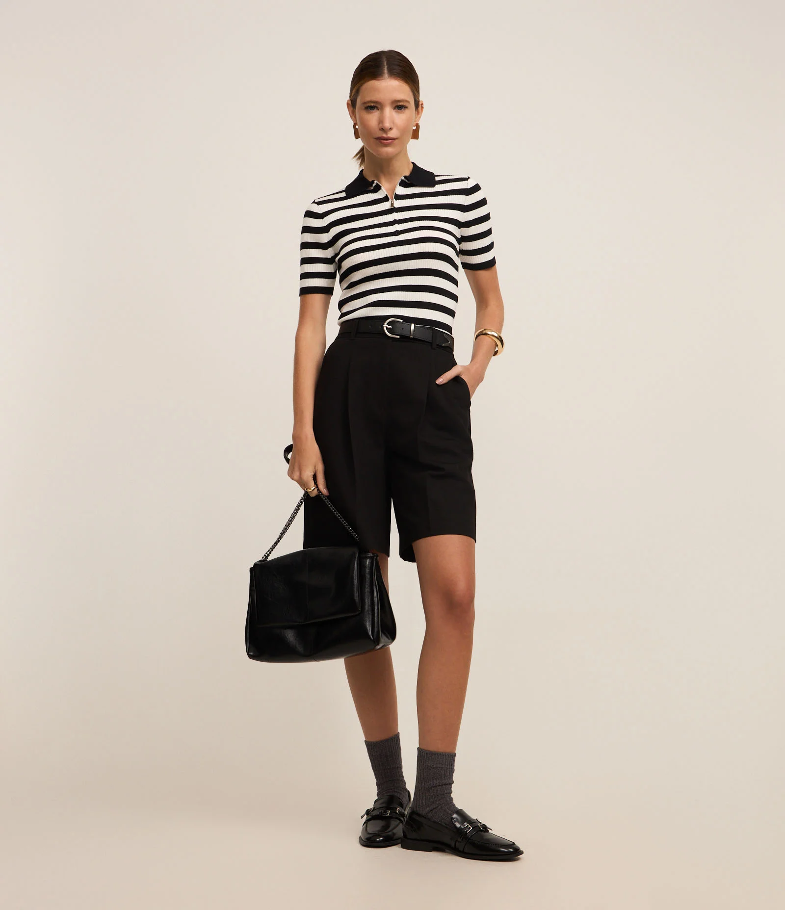 Bermuda Reta Alfaiataria com Bolsos e Pregas Preto 1